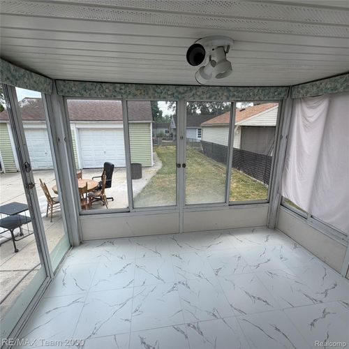 16729 W Outer Dr, Dearborn Heights, MI, 48127-2448 | Card Image