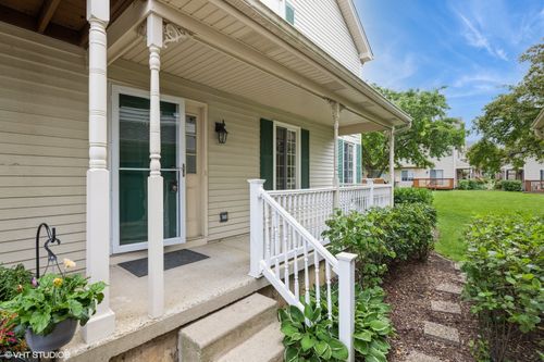 6 W Acorn Ln, Lake In The Hills, IL, 60156-4465 | Card Image