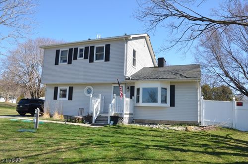 8 Millbrook Rd, Washington, NJ, 07882-3577 | Card Image