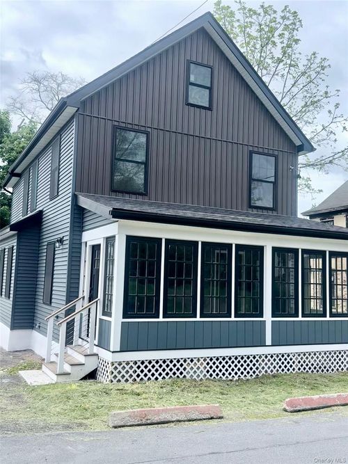 7 Frost Ln, Cornwall, NY, 12518-1305 | Card Image