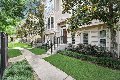 1739 French Village Dr, Houston, TX, 77055-3522 | Card Image