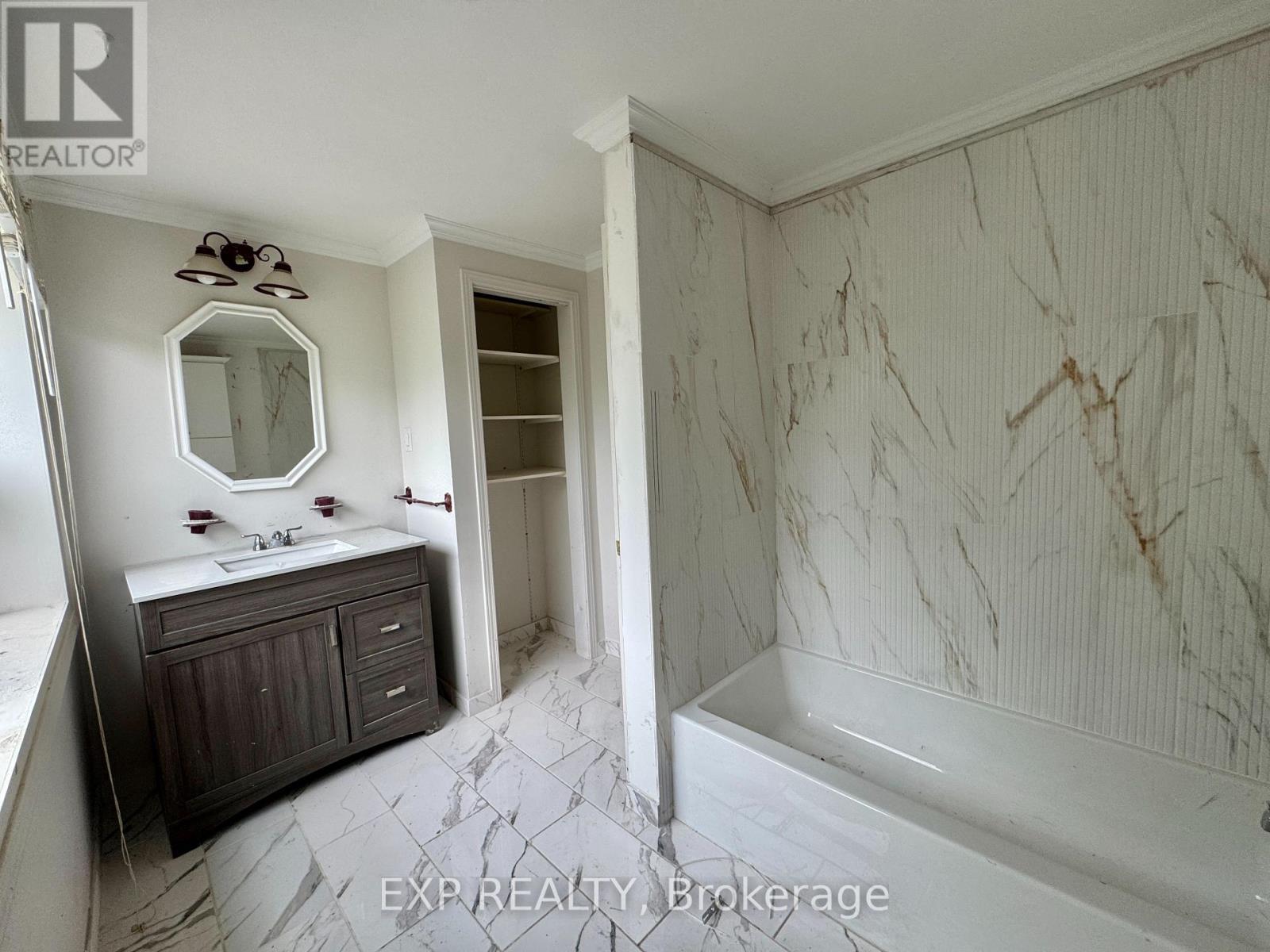 Residential Lease in Clarington (Bowmanville) 2
