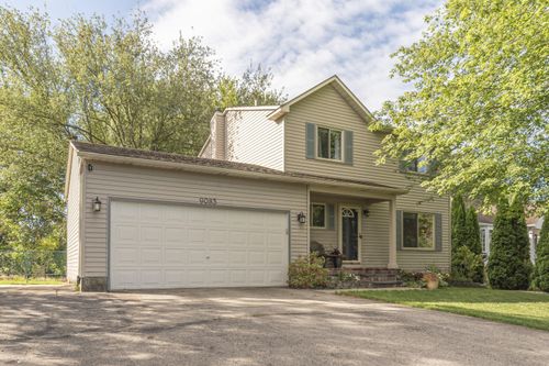 9083 Wildwood Lake Dr, Whitmore Lake, MI, 48189-9431 | Card Image