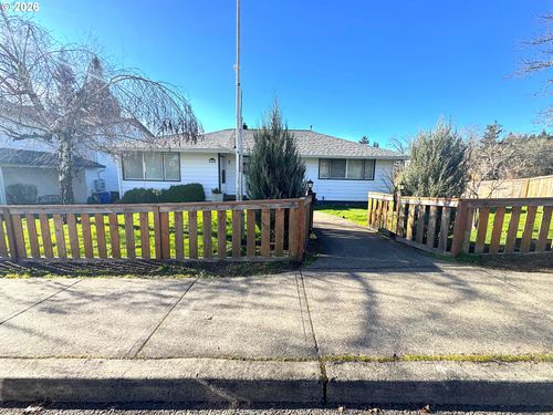 18303 Portland Ave, Gladstone, OR, 97027 | Card Image
