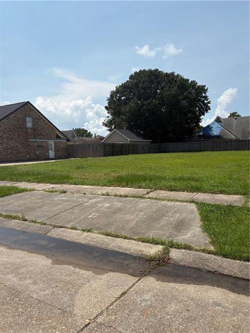 3021 Oak Dr, Violet, LA, 70092-3739 | Card Image