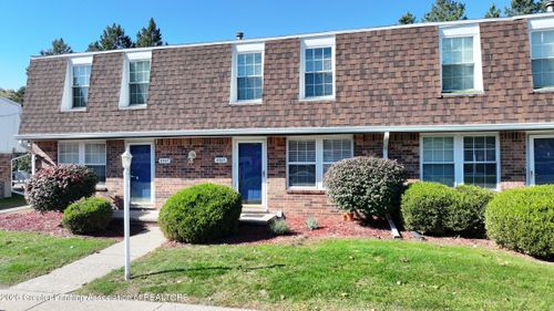 6305 Beechfield Dr, Lansing, MI, 48911-5736 | Card Image