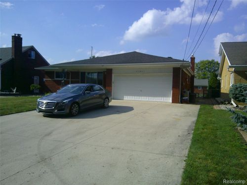 22647 Revere St, Saint Clair Shores, MI, 48080-2883 | Card Image
