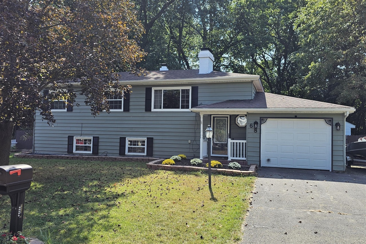 Hickory Nut Ln, Springfield, MI 49037