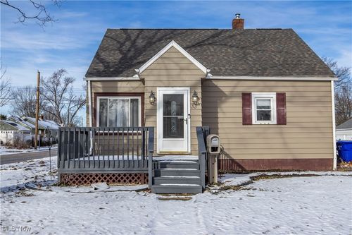 33 Pierce Ave, Cuyahoga Falls, OH, 44221-2136 | Card Image