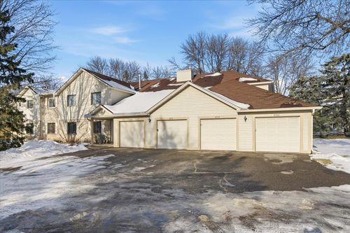 4372 Buckingham Ct, Vadnais Heights, MN, 55127-3682 | Card Image