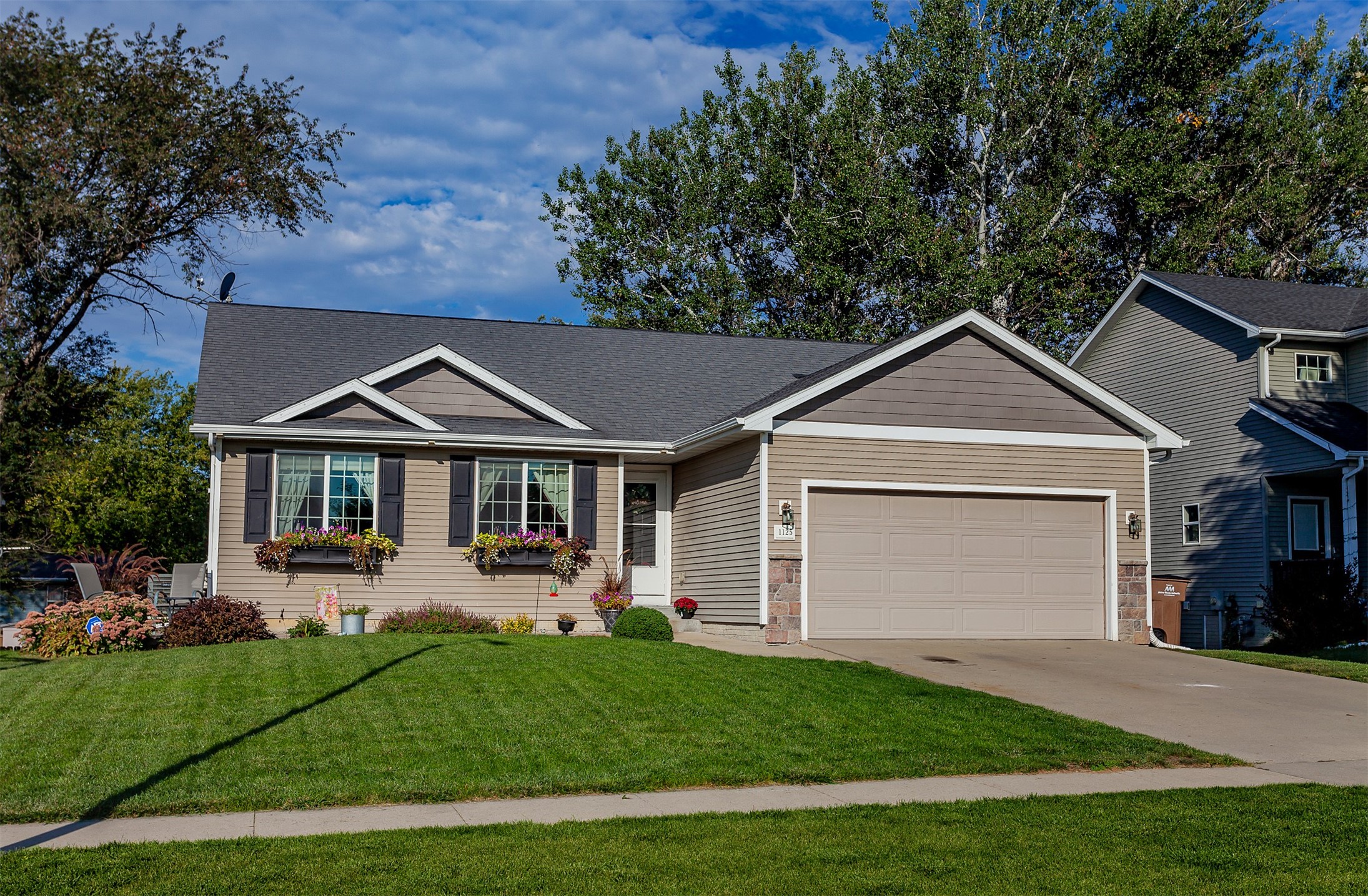 Rolling Hills Ct, Norwalk, IA 50211