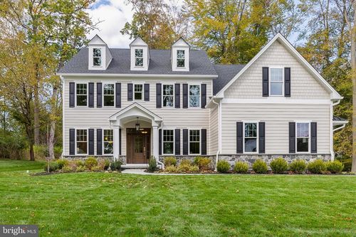 211 Wooded Way, BERWYN, PA, 19312-1231 | Card Image