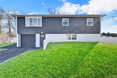 39 Roosevelt Blvd, East Patchogue, NY, 11772-5938 | Card Image