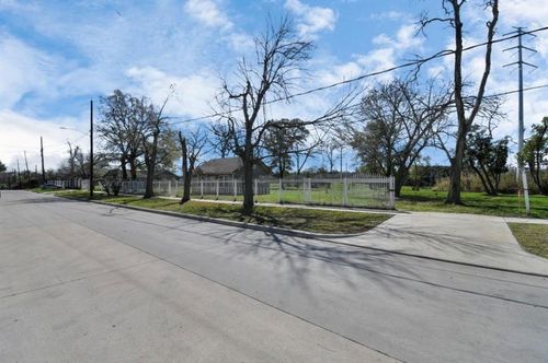 7912 Brays St, Houston, TX, 77012-1634 | Card Image