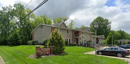 808 Treewood Dr, Hillsboro, OH, 45133-8504 | Card Image