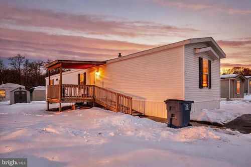 239 Chesapeake Est, THOMASVILLE, PA, 17364-9666 | Card Image