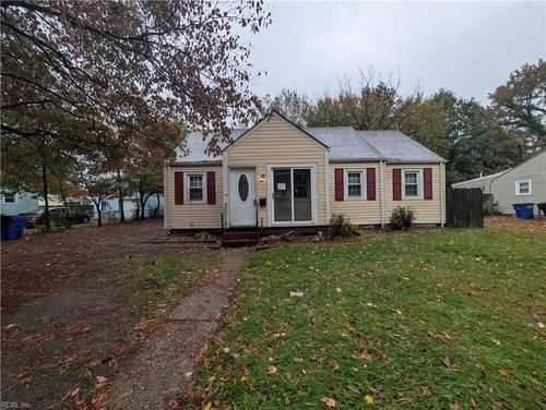 16 Chowan Dr, Portsmouth, VA, 23701-2414 | Card Image