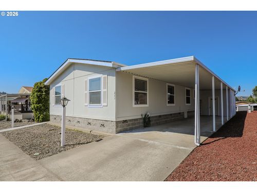211 River Ridge Ave, Roseburg, OR, 97471-2304 | Card Image