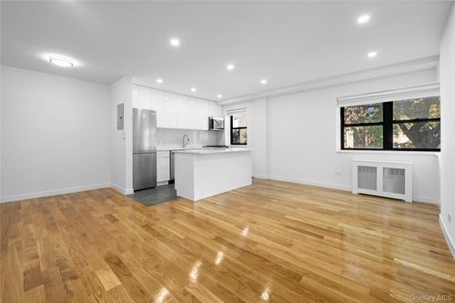 apt-2m-25 31st Ave, Astoria, NY, 11106-3602 | Card Image