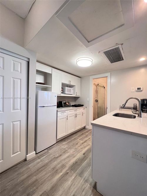 2308-26 Diplomat Pkwy, Hallandale Beach, FL, 33009-3721 | Card Image