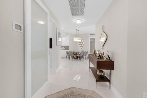 2207-15811 Collins Ave, Sunny Isles Beach, FL, 33160-4881 | Card Image