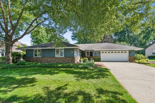 24 Briargate Cir, Sugar Grove, IL, 60554-8152 | Card Image
