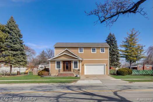 13 Mile Rd, Saint Clair Shores, MI 48082