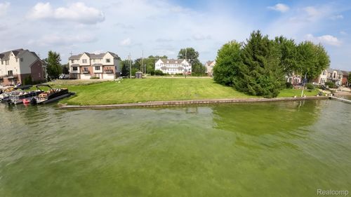 1540 Cass Lake Rd, Keego Harbor, MI, 48320-1007 | Card Image