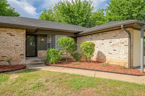 328 Ne 61st St, Oklahoma City, OK, 73105-1416 | Card Image