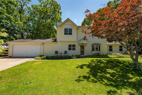 22 Vine St, Centereach, NY, 11720-1721 | Card Image