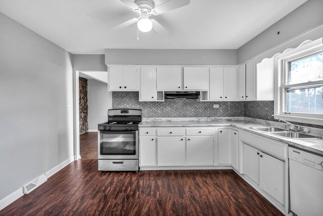 551 E 167 Th St, Home with 3 bedrooms, 2 bathrooms and null parking in South Holland IL | Image 7