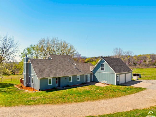 11096 43 Rd St, Home with 3 bedrooms, 3 bathrooms and null parking in Perry KS | Image 46