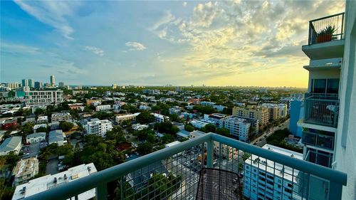 phi06-10 Sw South River Dr, Miami, FL, 33130-4800 | Card Image