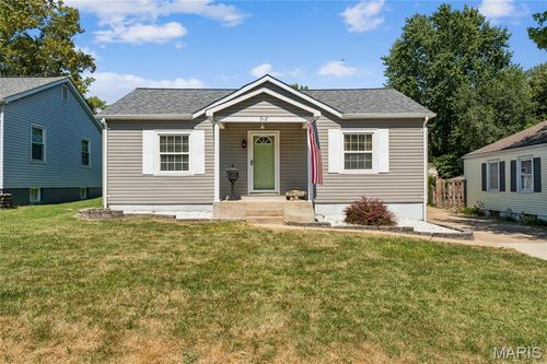 918 Perry St, Saint Charles, MO, 63301-2977 | Card Image