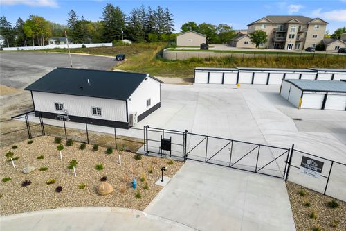 3556 Marnie Ave, Waterloo, IA, 50701-4309 | Card Image