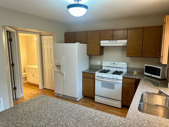227 Wellington Cir, Townhouse with 2 bedrooms, 2 bathrooms and 1 parking in Gurnee IL | Image 18
