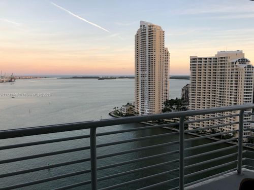 25-325 S Biscayne Blvd, Miami, FL, 33131-2306 | Card Image