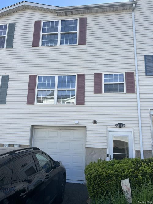 7 Sand St, Port Chester, NY, 10573-4909 | Card Image