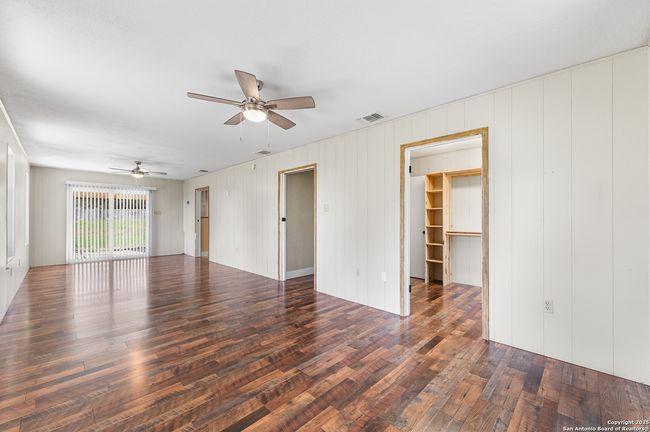 1015 Fm 2200 W, House other with 3 bedrooms, 3 bathrooms and null parking in Devine TX | Image 29