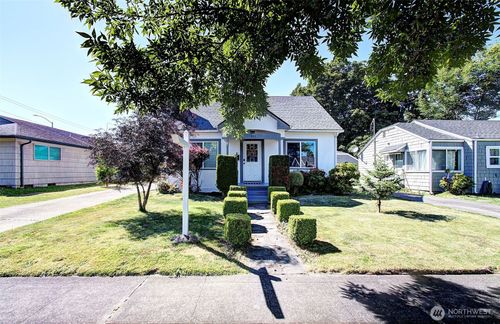 421 24th Ave, LONGVIEW, WA, 98632-1317 | Card Image