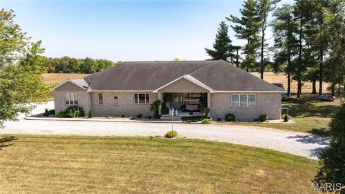 108 E Jaeger St, Raymond, IL, 62560-4920 | Card Image