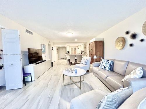 apt-311-3800 Oaks Clubhouse Dr, Pompano Beach, FL, 33069-3691 | Card Image