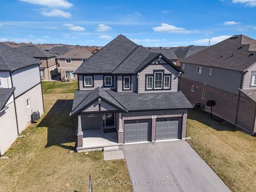 27 Monarch St, Welland, ON, L3C0E6 | Card Image