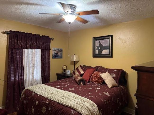 245 E Clover St, House other with 3 bedrooms, 2 bathrooms and 2 parking in Bridge City TX | Image 19