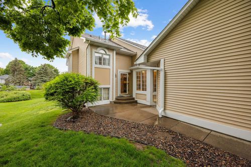 790 Winterberry Dr, Woodbury, MN, 55125-8824 | Card Image