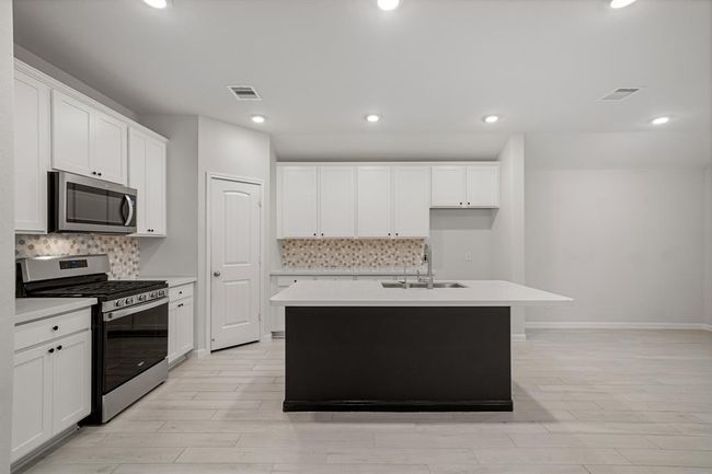 18810 Brookside Ridge Ln, House other with 3 bedrooms, 2 bathrooms and 2 parking in Manvel TX | Image 5