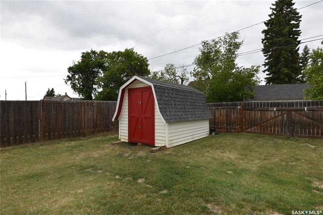 405 1 St St W, House other with 4 bedrooms, 2 bathrooms and 2 parking in Nipawin SK | Image 39