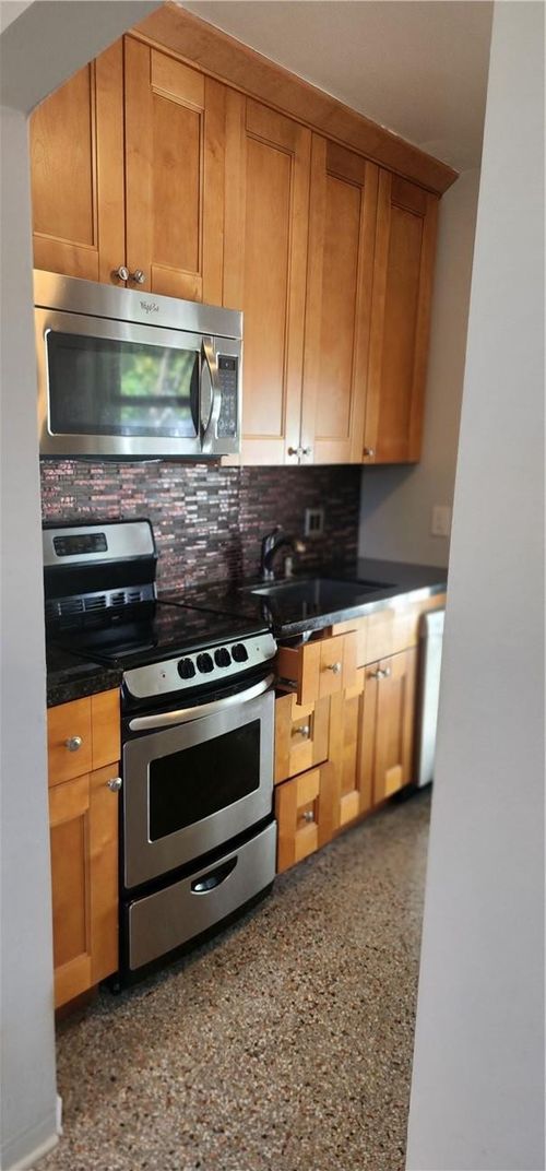 1-1313 Ne 16th Ter, Fort Lauderdale, FL, 33304-1817 | Card Image
