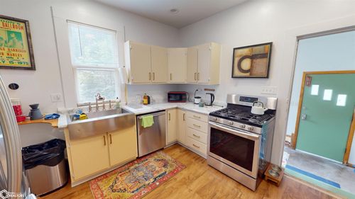 1110 S 5th St, Fairfield, IA, 52556-4021 | Card Image
