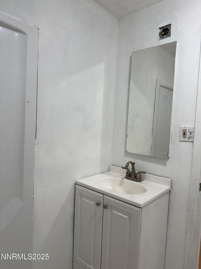 960 Franklin Ave, House other with 2 bedrooms, 2 bathrooms and 2 parking in Lovelock NV | Image 8